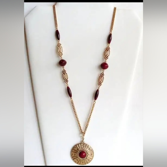 Vintage Sarah Coventry Medallion necklace - Picture 3 of 6